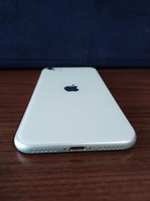 Телефон iphone se 2020 64, айфон
