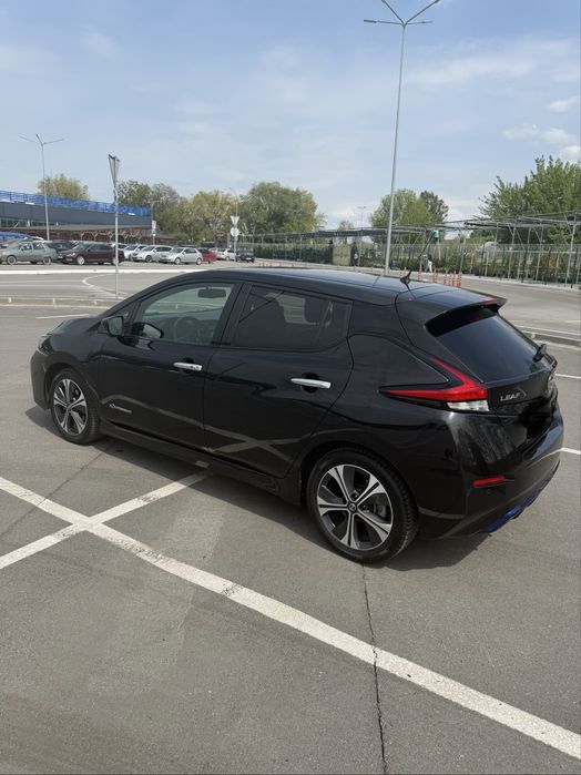 Продам Nissan Leaf