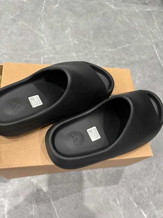 adidas Yeezy Slide .42