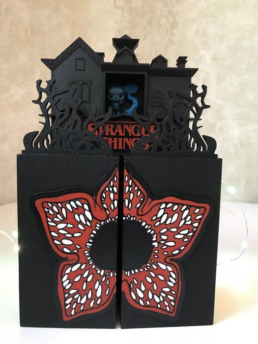 Стенд для Фігурок Stranger Things Kinder Joy. Дивні Дива. ОСД