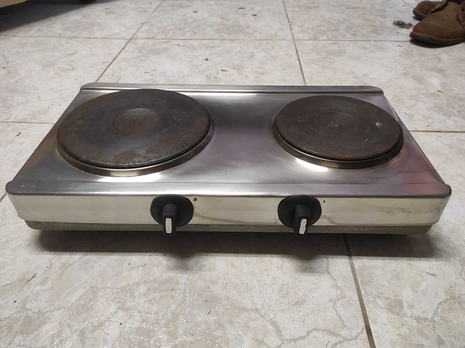 Fogão Elétrico Portátil de 2 Placas – A Funcionar