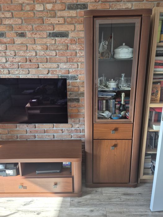 Zestaw mebli do salonu - komoda, rtv, witryna.