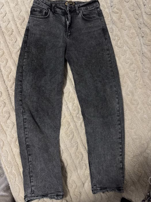 Джинси МОМ розмір m ( тягнуться), на s теж можуть піти