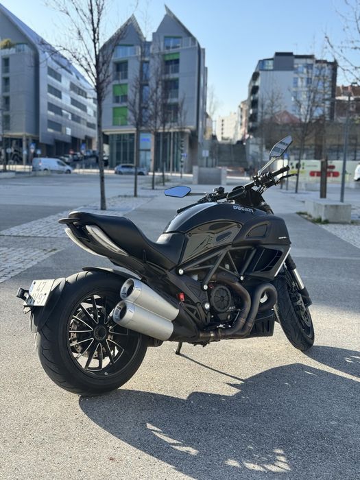 Ducati Diavel 1200 black muitos extras