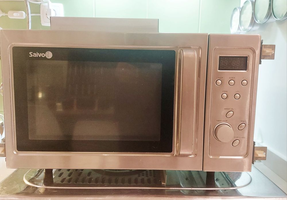 Microondas avariado 1400w 
1400 W microondasMSKG 2305