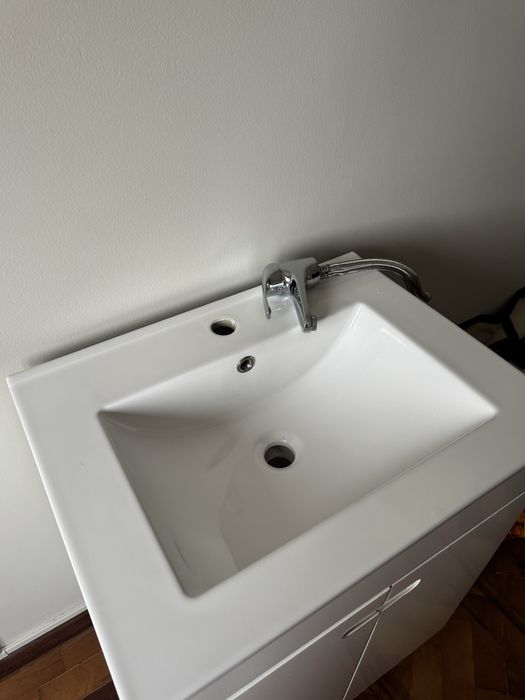 Móvel de casa de banho + torneira