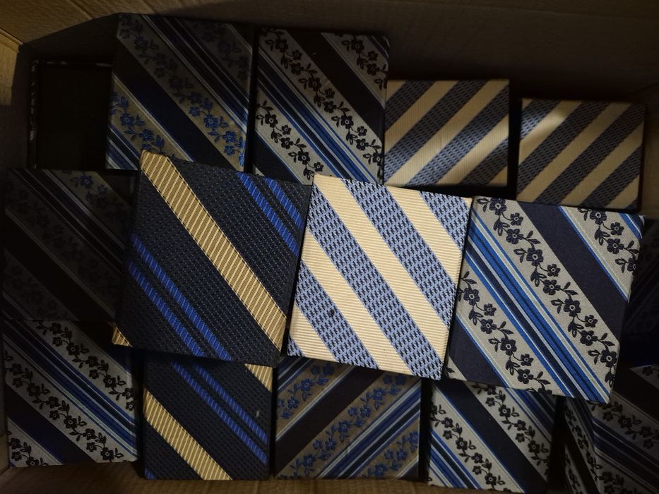Krawaty nowe 9 różnych wzorów kilkadziesiąt sztuk