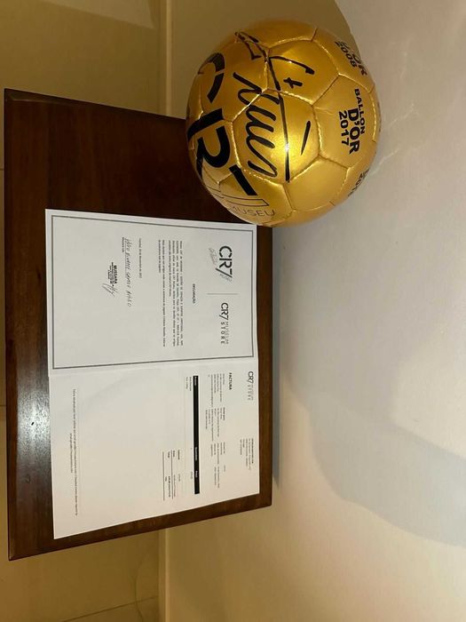 Bola autografada CR7+Certificado de oficialidade e Foto plastificadas