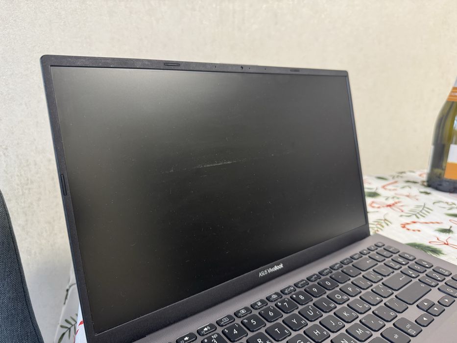 Asus Vivobook X512u i5-8250u nvidia mx130 8gb 128gb ssd 1 Tb hdd