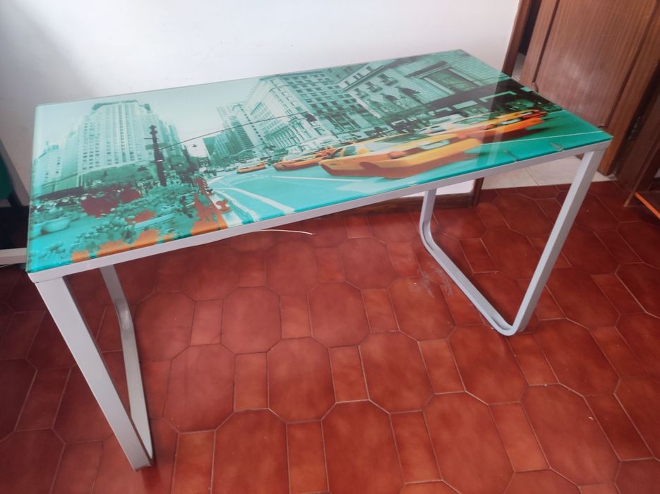 Mesa para PC em vidro para computador