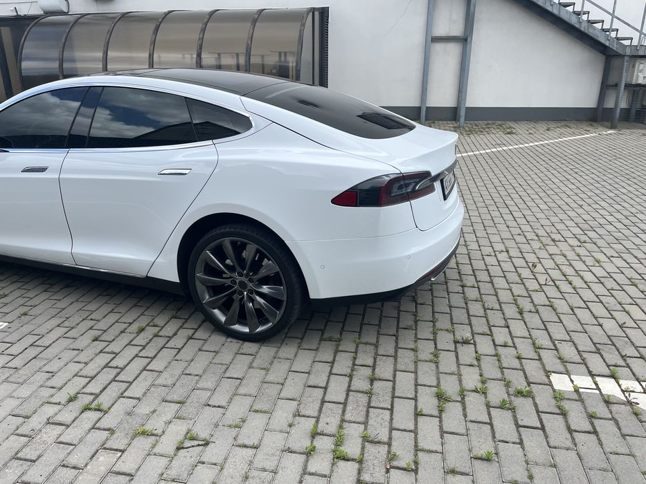 Tesla S 85 квт полный привод пневма