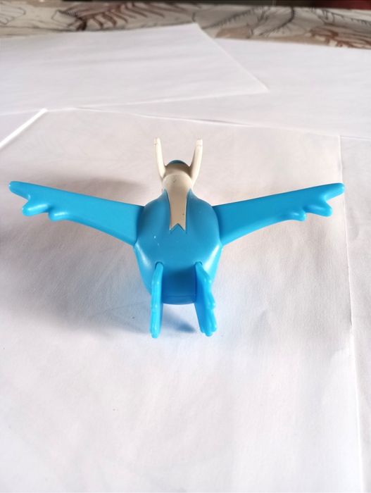 Boneco Pokémon Latios