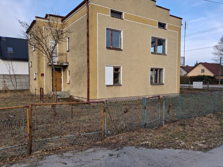 Dom pietrowy plus b. gospodarcze 180 m2 Oksa