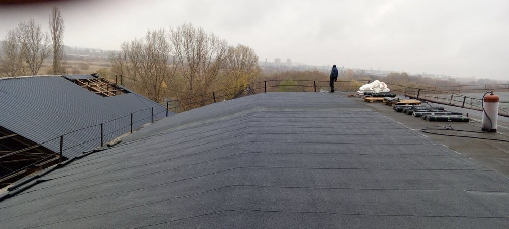 Є відновлення Ремонт кровли любой сложности. Балконы мягкая кровля