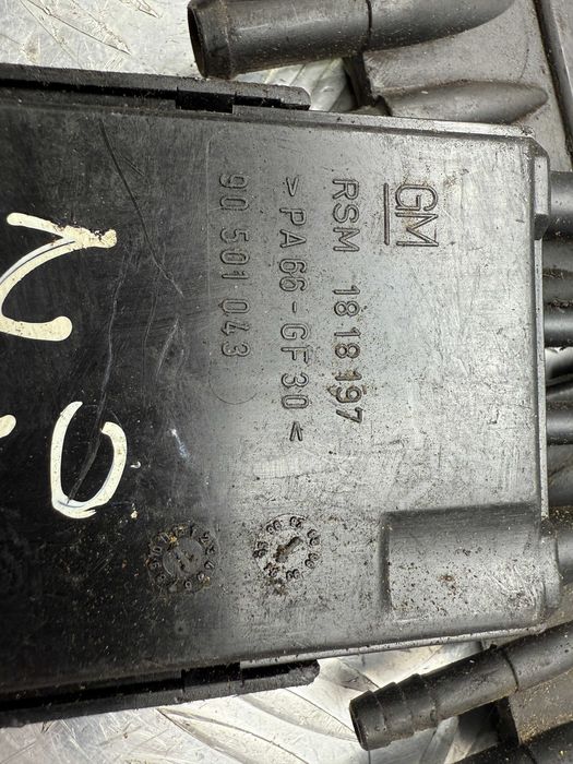 Вакуумный клапан Тройник  Opel Omega B 2.5 X25XE 90501043