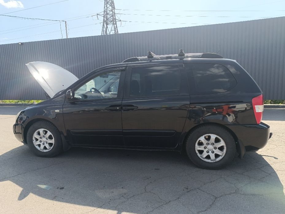 продам Kia Carnival