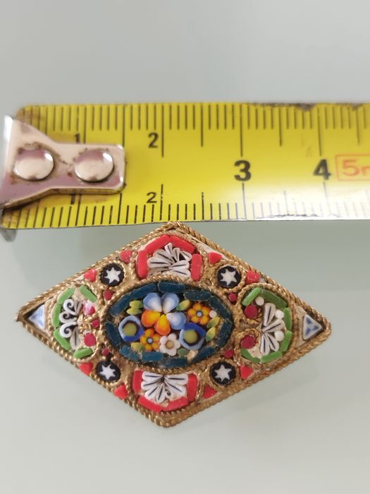 Lindo broche antigo italiano em mosaico..Estado muito bom