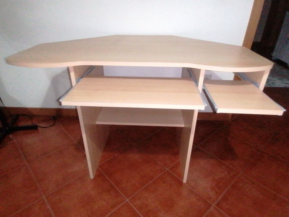 Secretária para TV / PC e Impressora