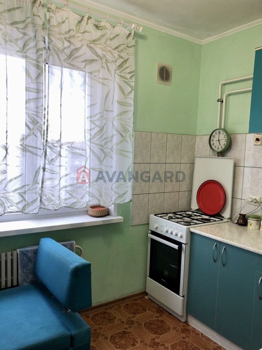 Продам 3 кімнатну з холом на Лівому березі