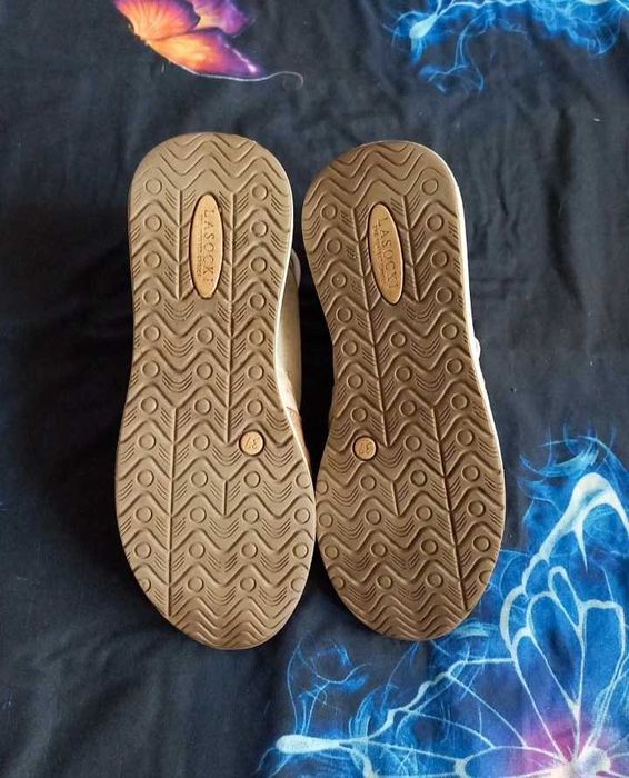 Beżowe adidasy, półbuty Lasocki