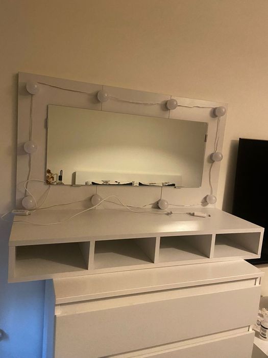 Movel com espelho de Maquilhagem e luzes