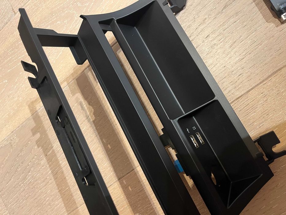 HVAC Relocation Bracket With USB For BMW E46