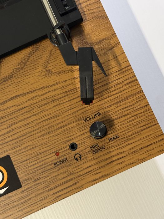 Lenco LS-10 WD V2 новий вініловий програвач з динаміками