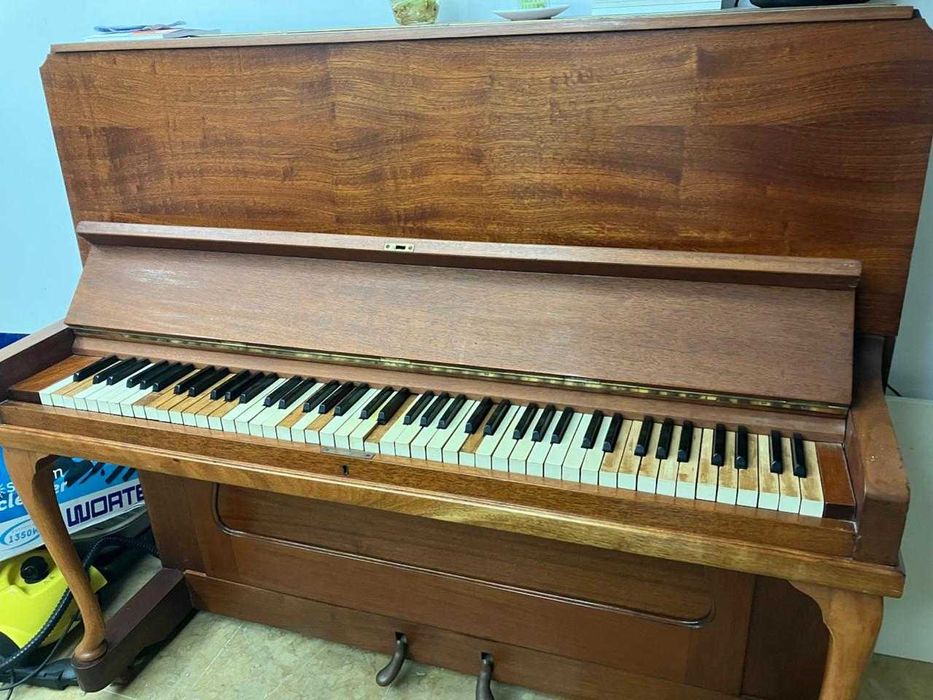 Piano Vertical Vendo