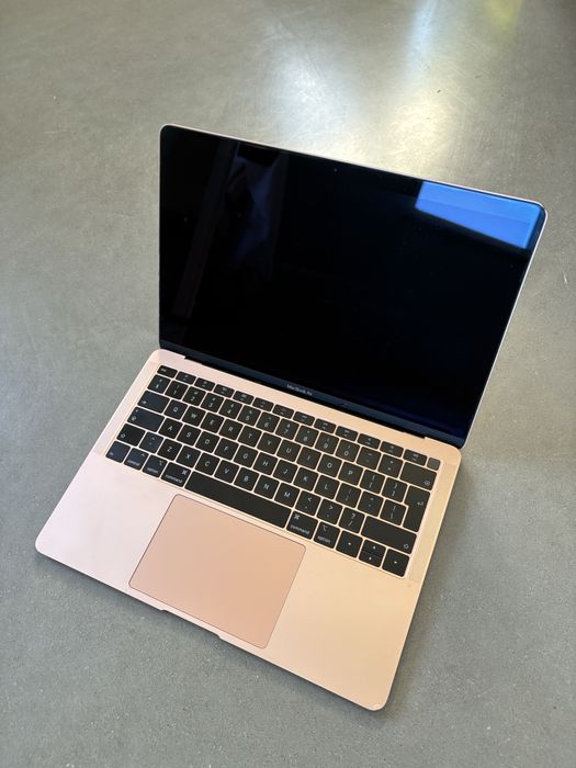 Zestaw : mac book air 2019 i iphone 13