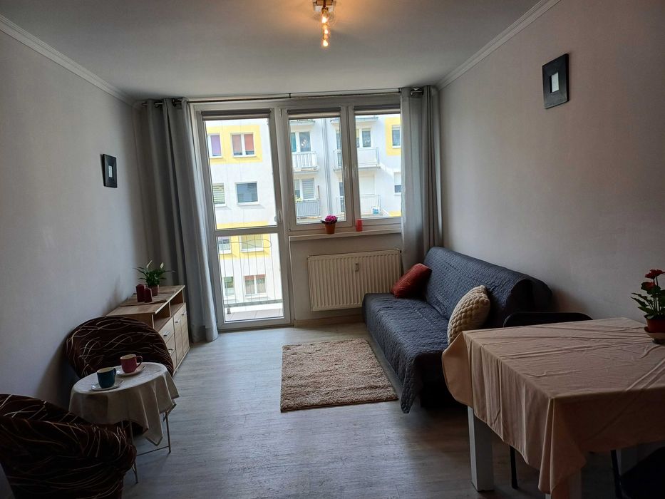 Mieszkanie 2-pokojowe, Zielona Góra, ul. Ptasia, 2 pietro, balkon. Dla dwu studentek lub pary studentów. Miesięcznie 1750zł/ + opłaty.