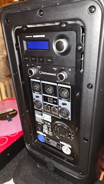 Dwie kolumny aktywne turbosound IQ8 2500w