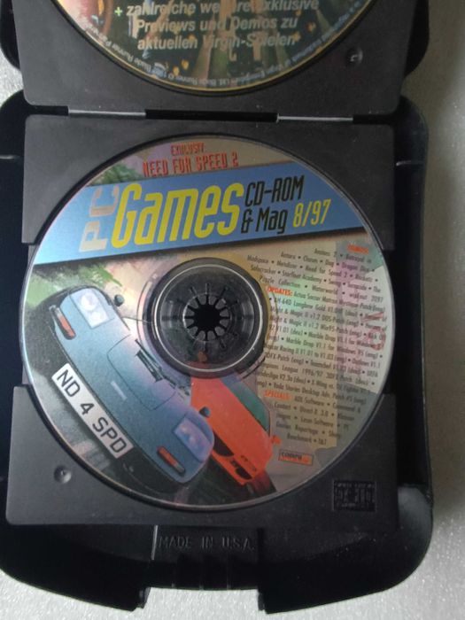 Zestaw starych gier PC w etui - 11 sztuk