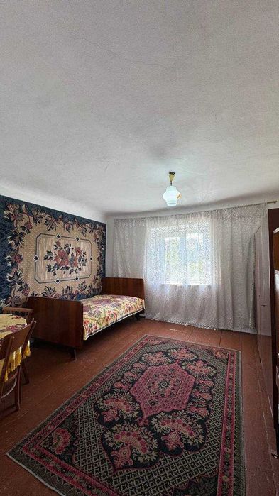 Будинок, господарство в с. Кисилів (кіцманський район) площею 47 м2.