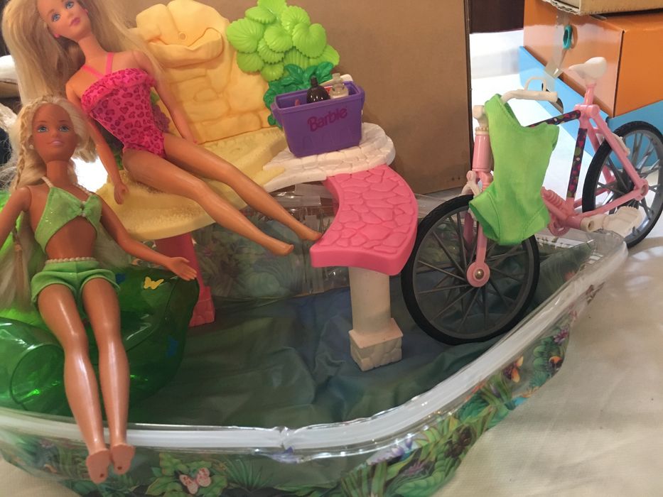 Barbie festa na piscina