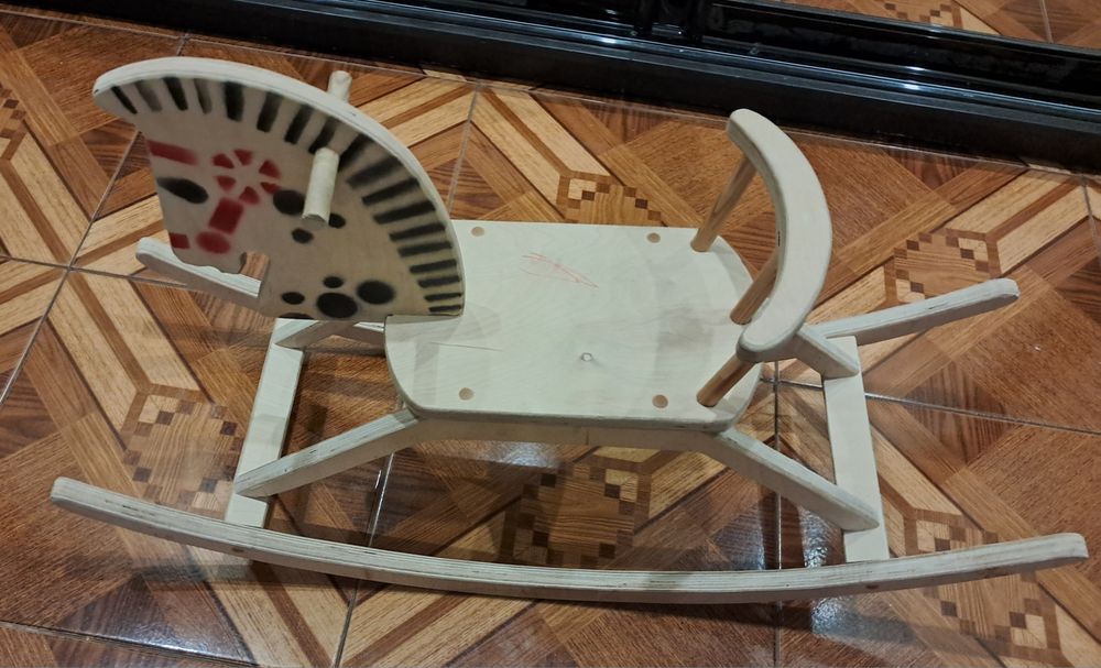 Кінь гойдалка дерев'яна