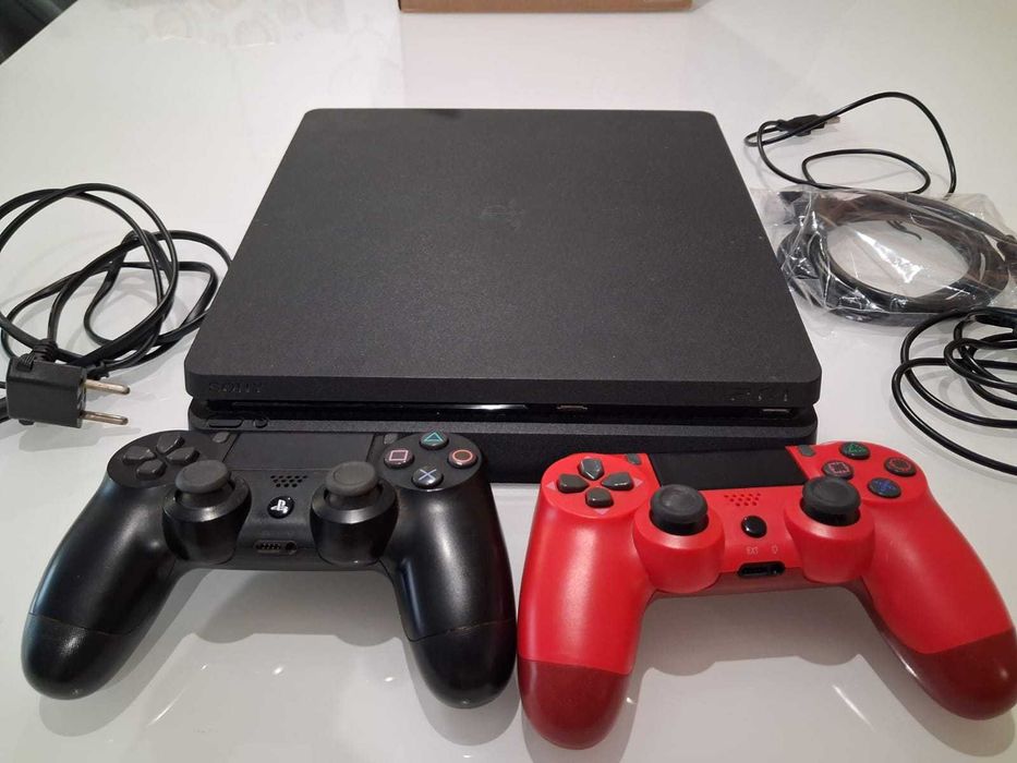 PS4 Slim 500 GB + 2 comandos