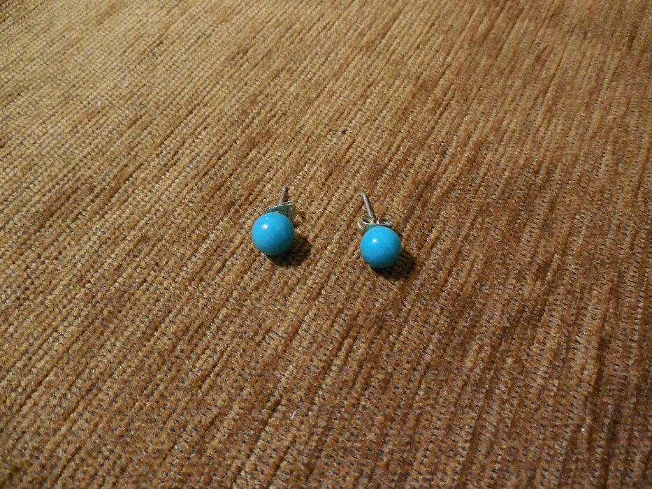 Zestaw biżuterii. Bransoletki i kolczyki.