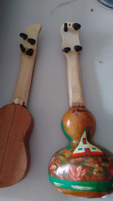 2  cordofones de coleção