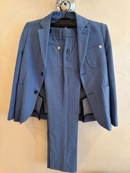 Продам  італійський костюм для хлопчика .