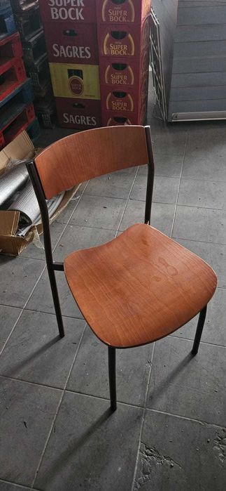 Cadeiras Metal e Madeira 200 unidades