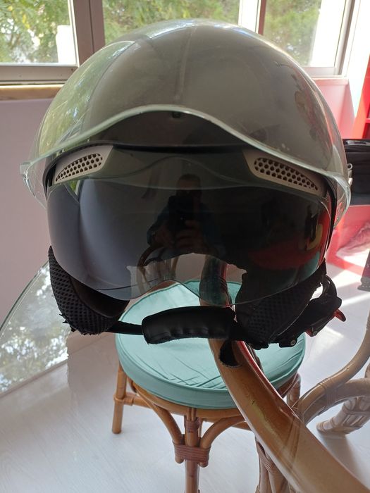 Capacete de mota com viseira para o sol