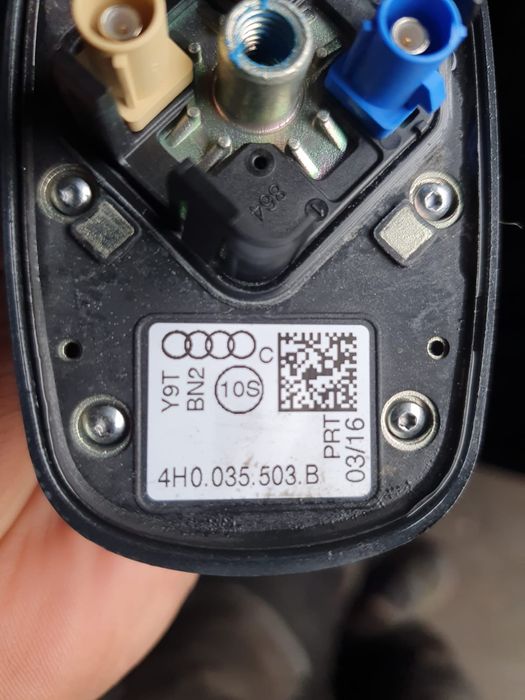 Antena dachowa AUDI A8, S8 rekin 4H0.035.503.B