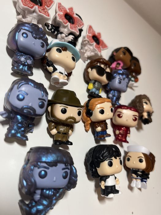 Vendo bonecos de Stranger things do kinder joy