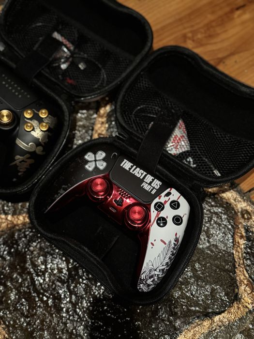 Лімітовані геймпади Dualsense  + кейси
