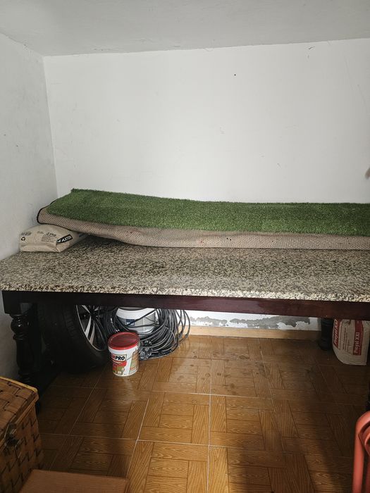 Mesa madeira e tampo  granito