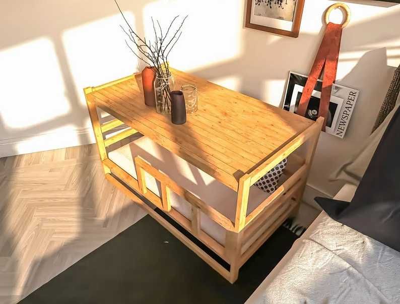 Mesa de cabeceira com espreguiçadeira para animais