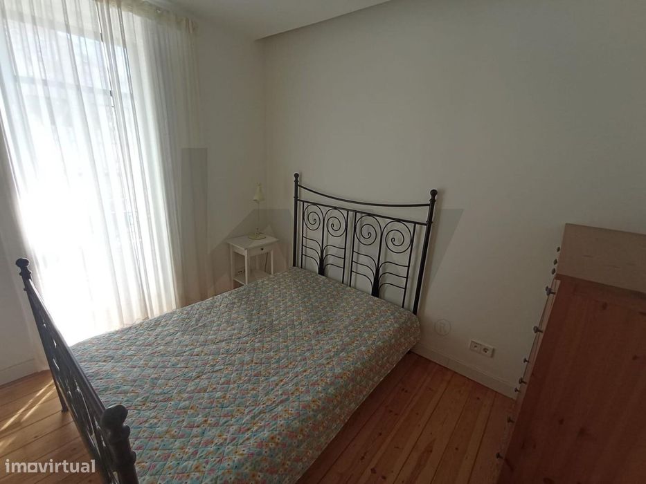 ​​​​​​​T2 renovado com varanda e vista sobre Lisboa – Monte Agudo