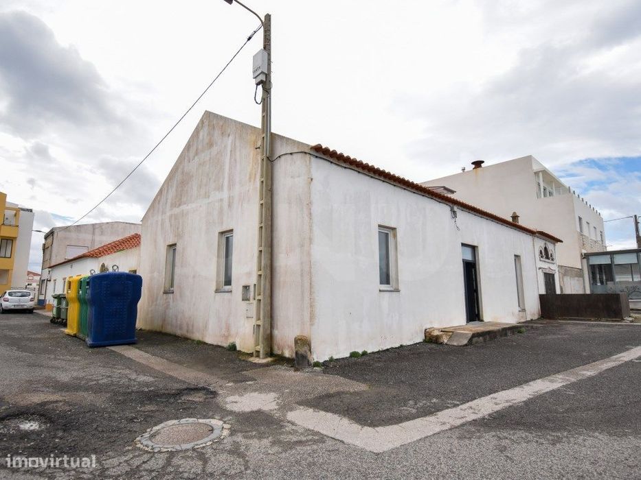 Moradia T3, em 1.ª linha de mar, Praia da Consolação, Peniche