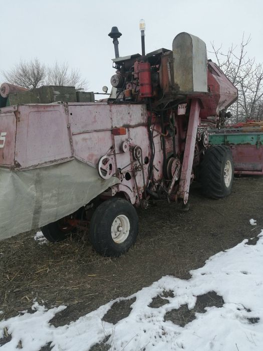 Продам Комбайн Нива
