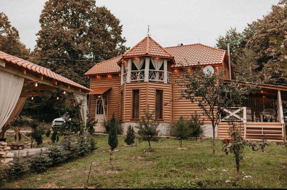 Продається діючий відпочинковий комплекс в горах в с. Грушево.